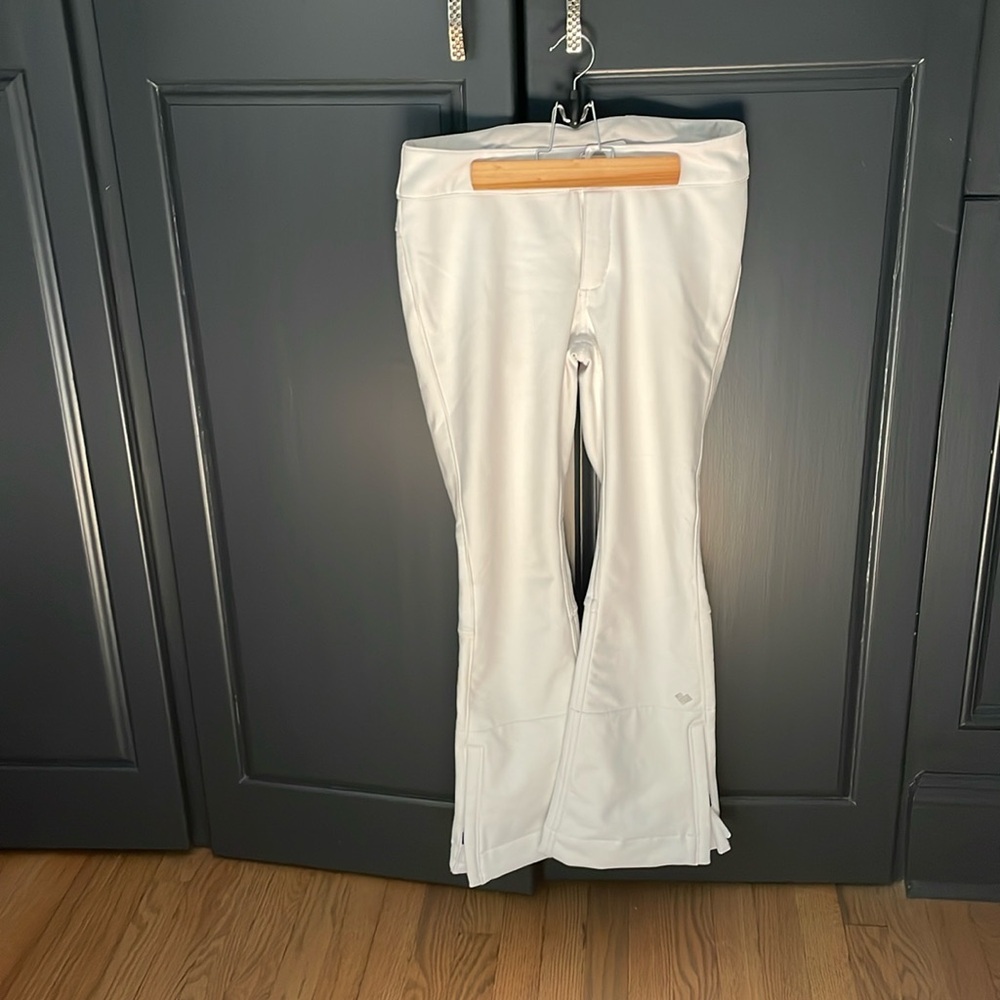Obermeyer white stretch ski pants size 4 short